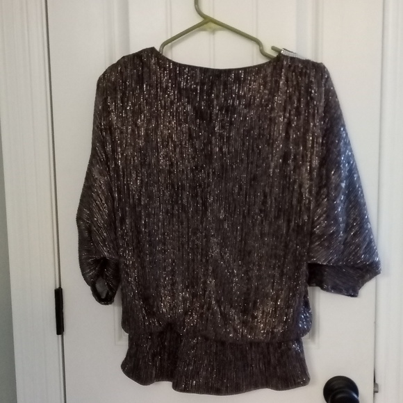 Women's gorgeous blouse cold shoulder with rhinestones on sleeve - Picture 4 of 4